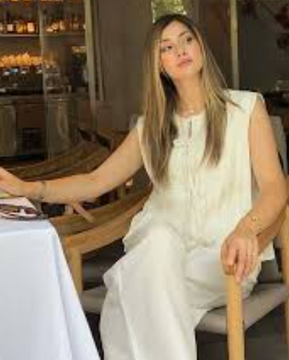 <em><strong>Emilly R.</strong></em>